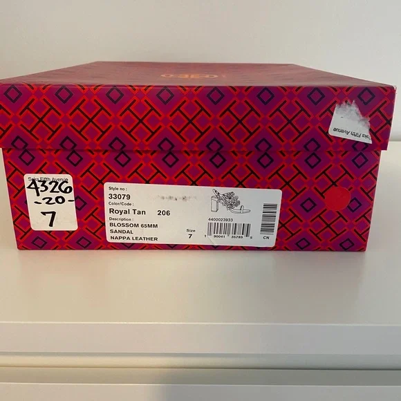 So pretty! Flower block heeled Tory Burch sandals. - Picture 8 of 8